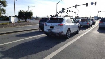 蘋果無人駕駛車輛發生首起事故 無人傷亡