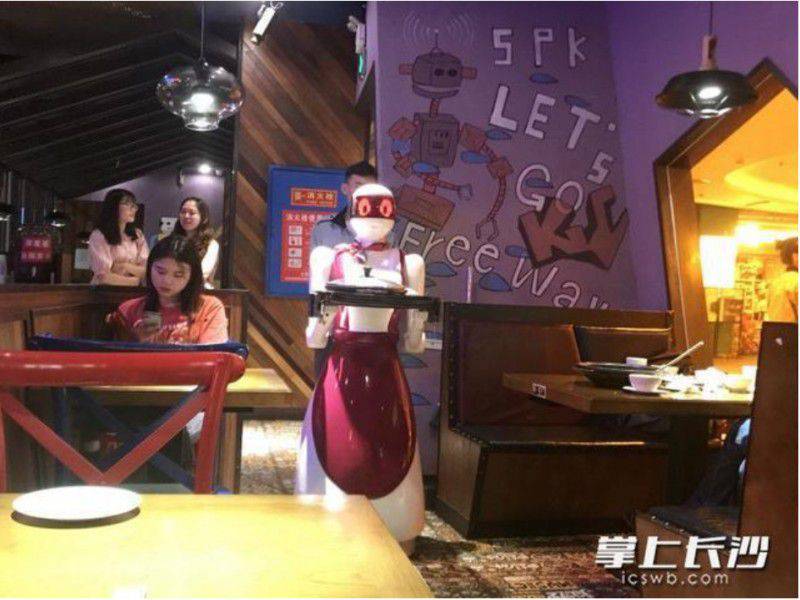是噱頭還是趨勢？長沙6家機器人餐廳 只有1家在運營