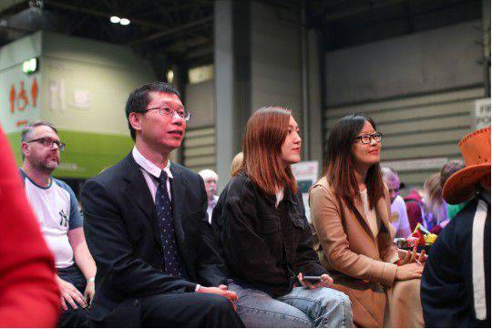 (中華人民共和國駐大不列顛及北愛爾蘭聯合王國大使館代表談戈觀看比賽)