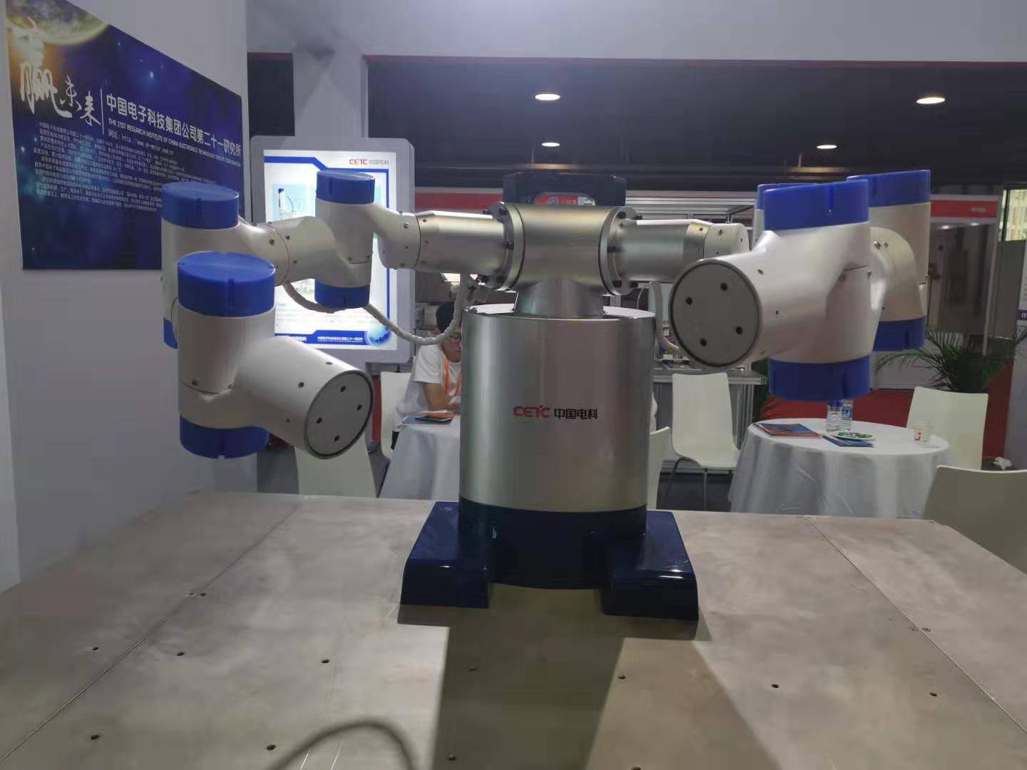 國產雙臂協作機器人來了!