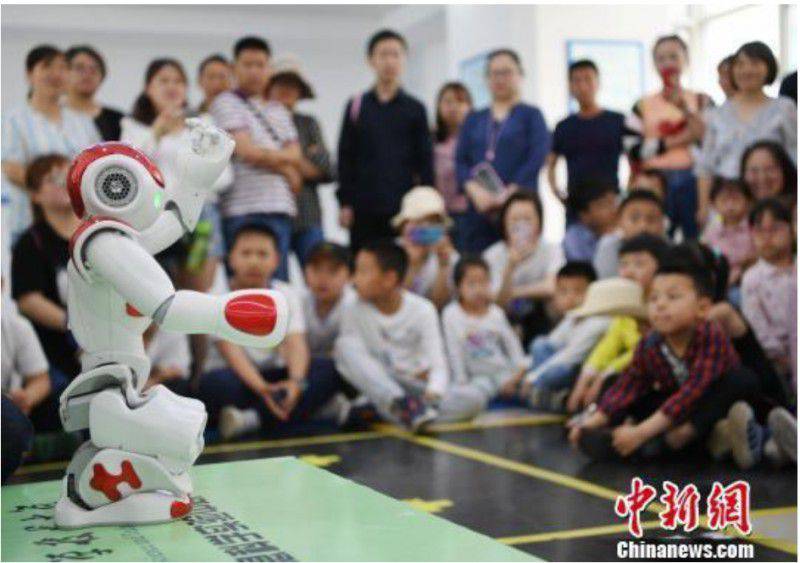 中國科大科技周：機器人“能文能舞”