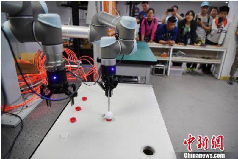 中國科大科技周：機器人“能文能舞”