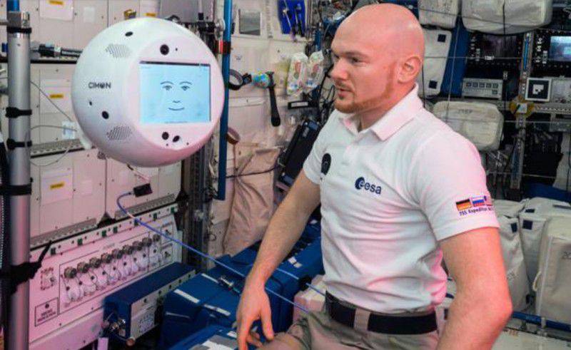 IBM的空間站機器人CIMON已經返回地球 測試順利完成