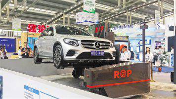 還在愁找不到車位？這家創業公司想到了辦法—— 機器人幫你把車“搬”進停