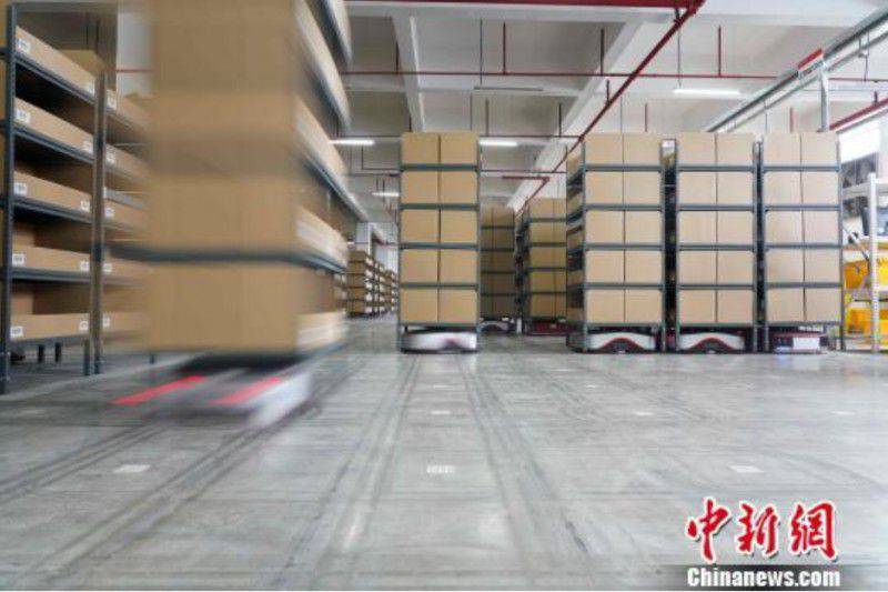 搬運機器人顯“神威”