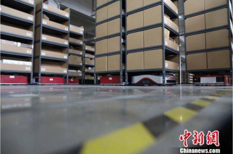 搬運機器人顯“神威”