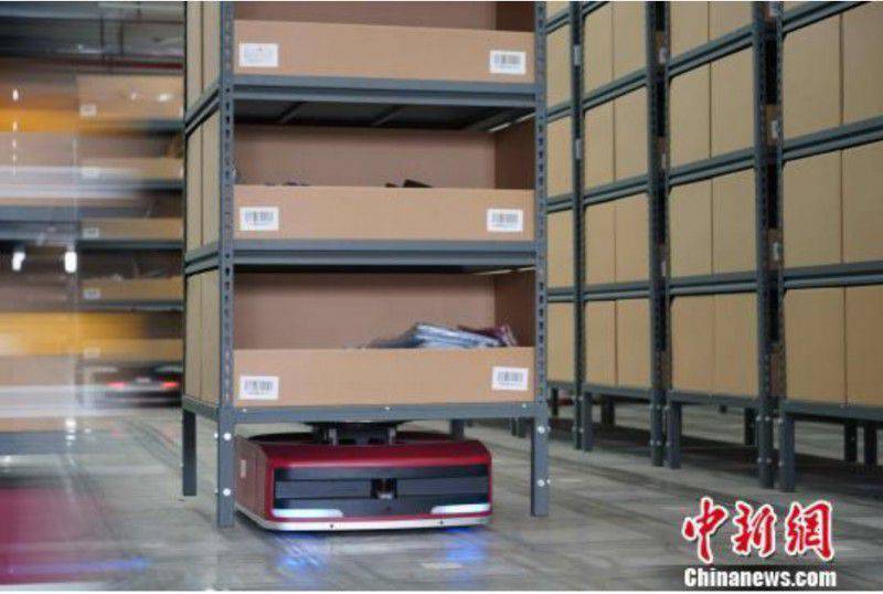 搬運機器人顯“神威”