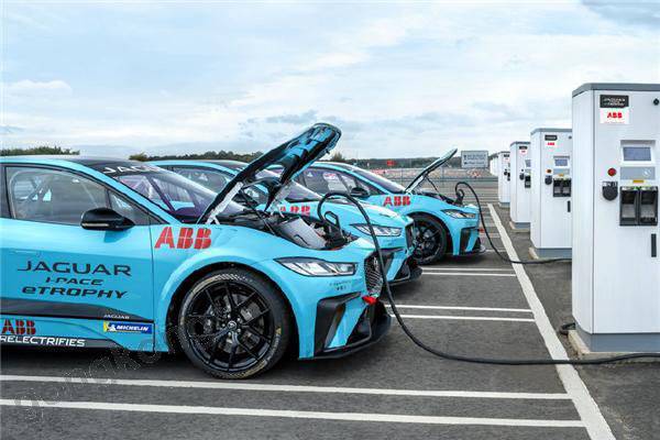 捷豹I-PACE eTROPHY純電動賽車