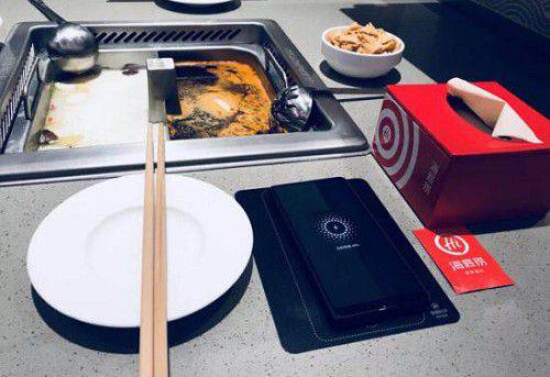 斥巨資引進無線充電等新技術，海底撈的操作你看懂了嘛？