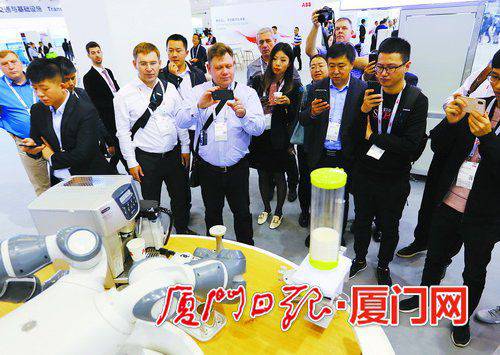 機器人當起咖啡師 ABB電力與自動化世界展會現最前沿科技