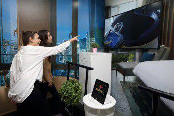韓國KT公司在MWC2019展會上公開展示5G“AI酒店機器人”