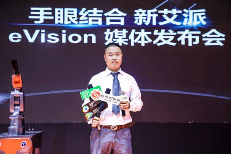 趕超外商！機械手臂裝“眼睛”3C行業機器人品牌大放異彩